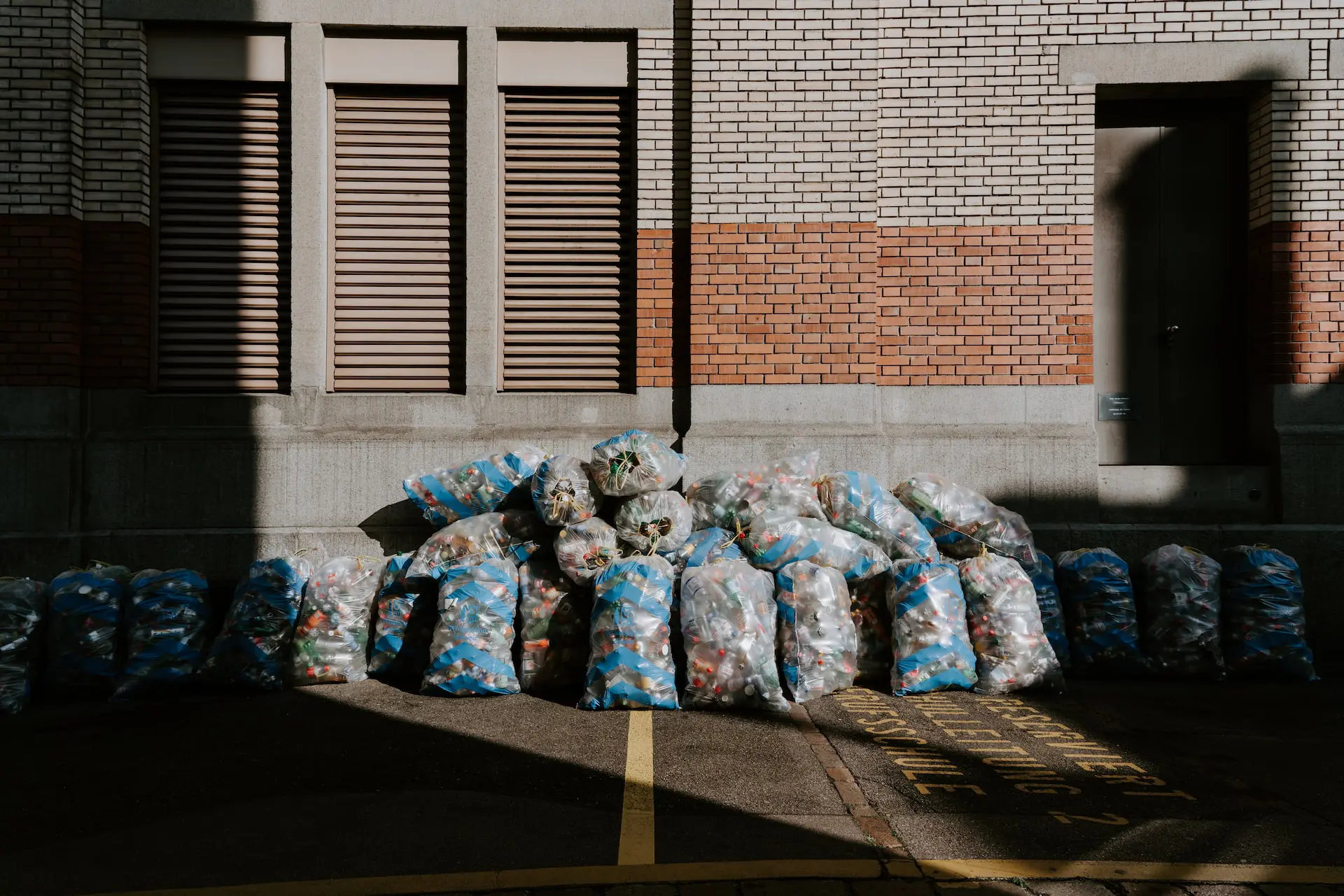 claudio-schwarz-mLo0kohXZhs-unsplash-1