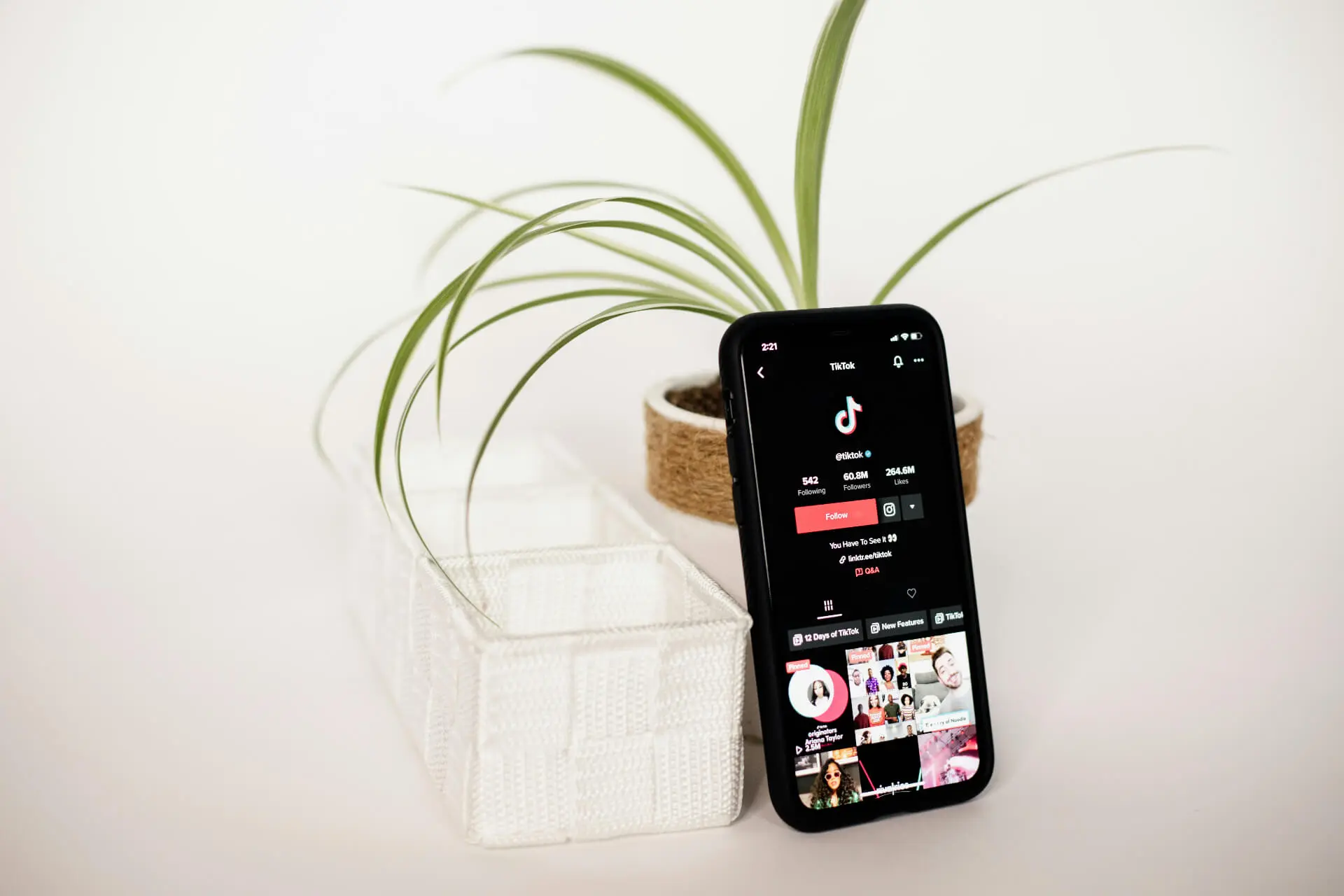 collabstr-2zmBrkG_bAw-unsplash