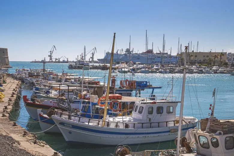 commercial_boats_1554216775-e1554216784690