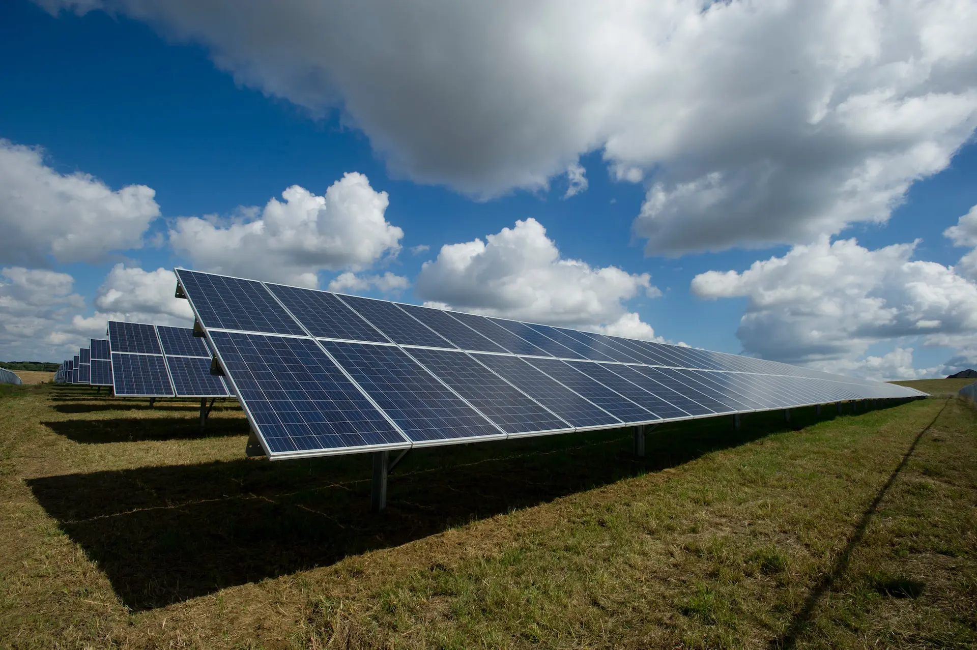 do-solar-panels-work-on-cloudy-days