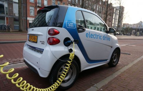 EV charging battery outside to benefit the environment