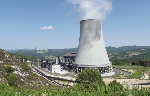 nuclear energy powerplant producing smoke during the day