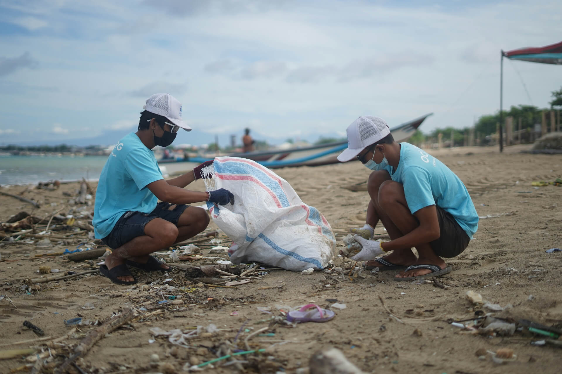 volunteers picking up ocean and beach litter