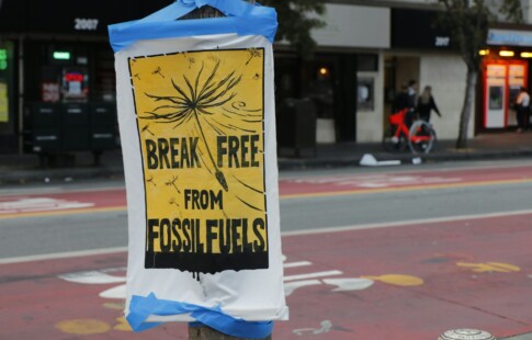 Sign about breaking free from fossil fuels.